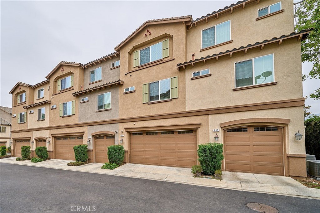 853 E Hollyvale Property Photo 9