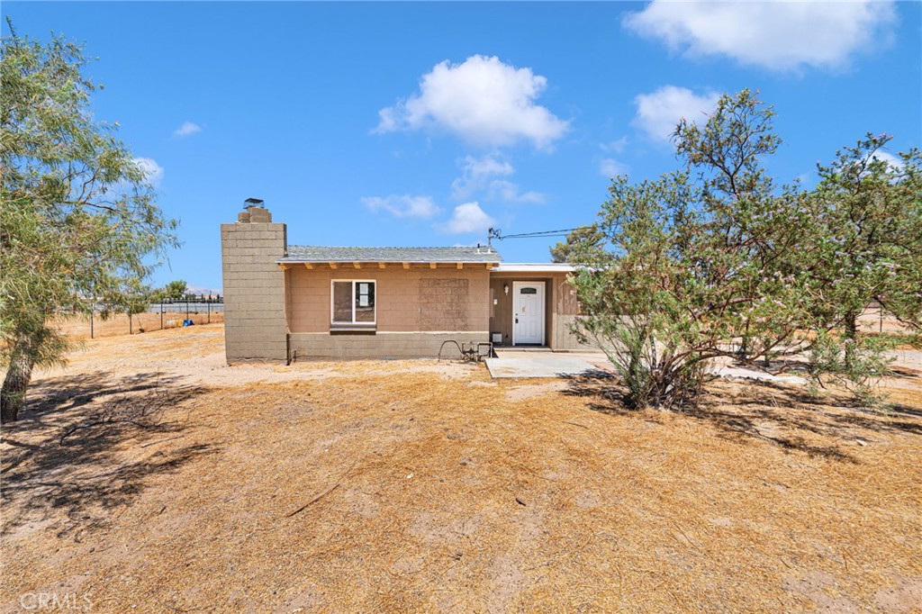 10912 Matilija Property Photo 2