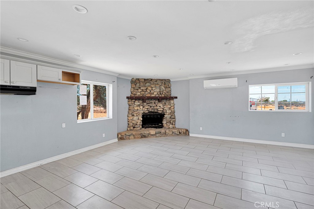 10912 Matilija Property Photo 4