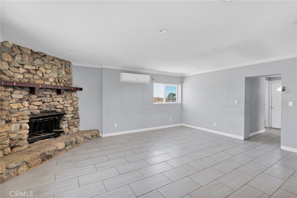 10912 Matilija Property Photo 5