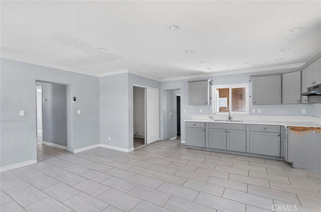 10912 Matilija Property Photo 6