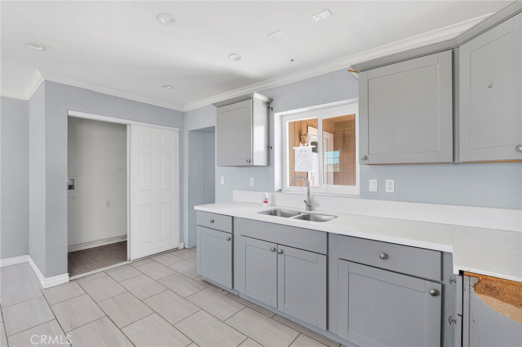 10912 Matilija Property Photo 9