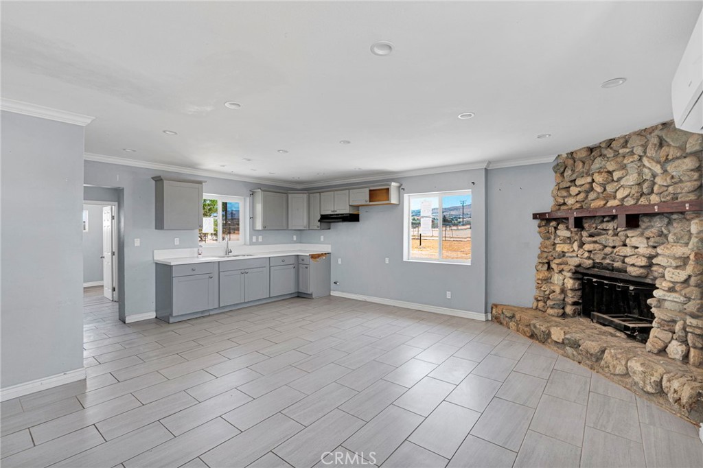 10912 Matilija Property Photo 11