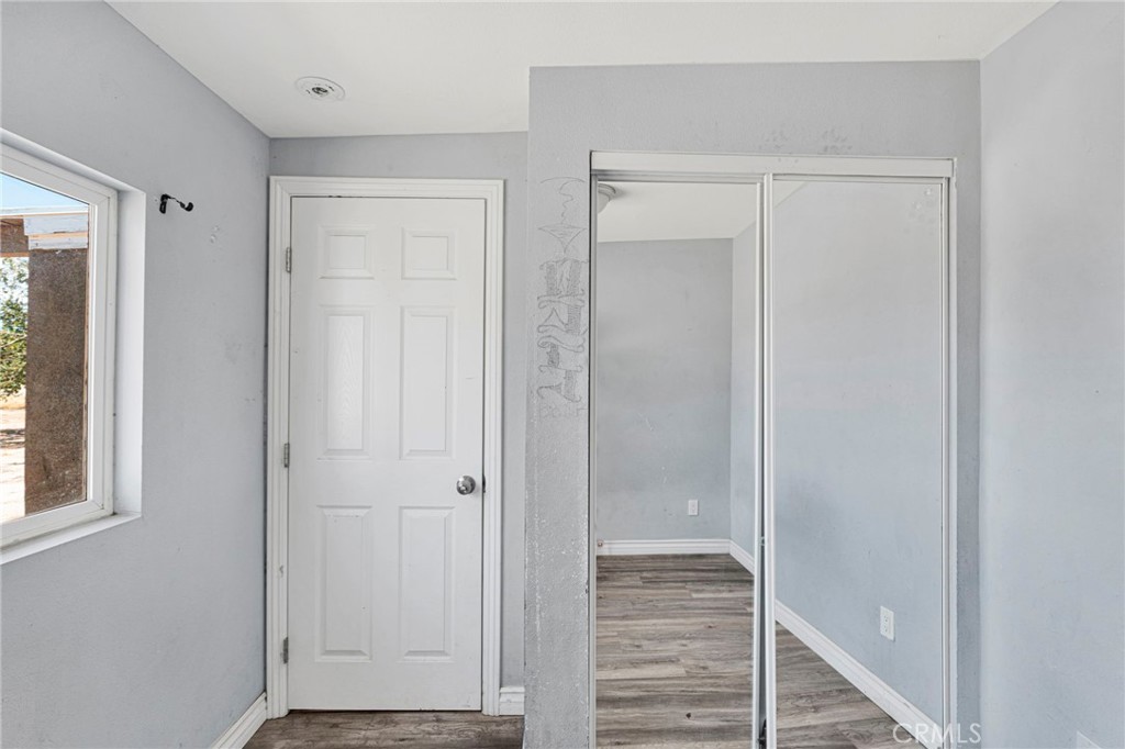 10912 Matilija Property Photo 13