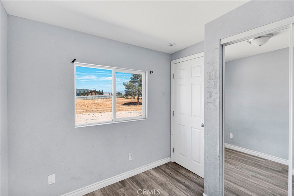 10912 Matilija Property Photo 14