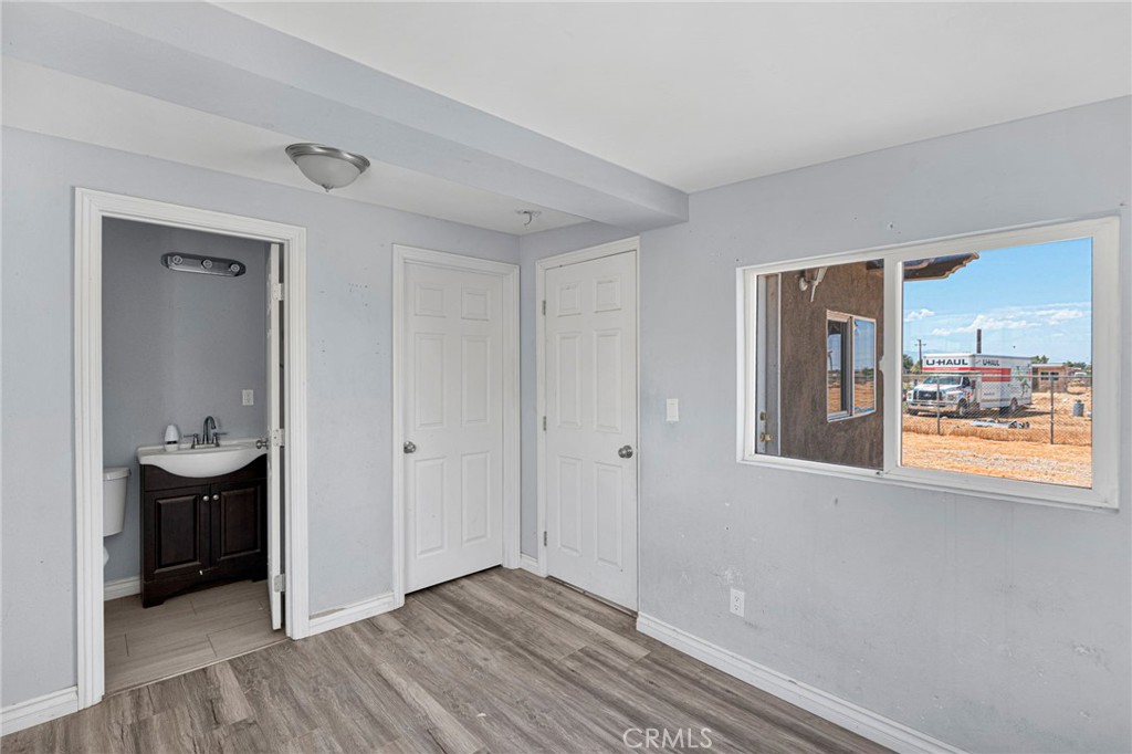 10912 Matilija Property Photo 16