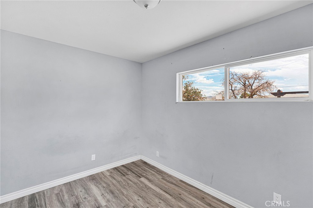 10912 Matilija Property Photo 18