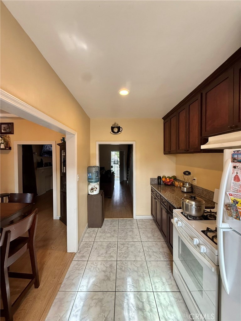 6117 S Hoover Property Photo 10