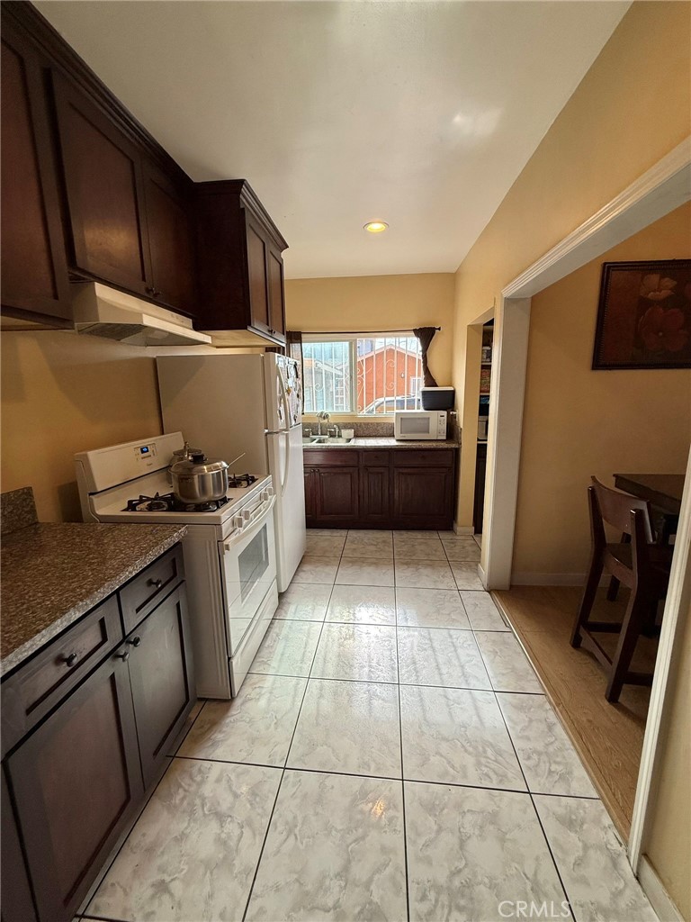 6117 S Hoover Property Photo 11
