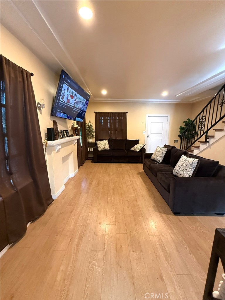 6117 S Hoover Property Photo 12
