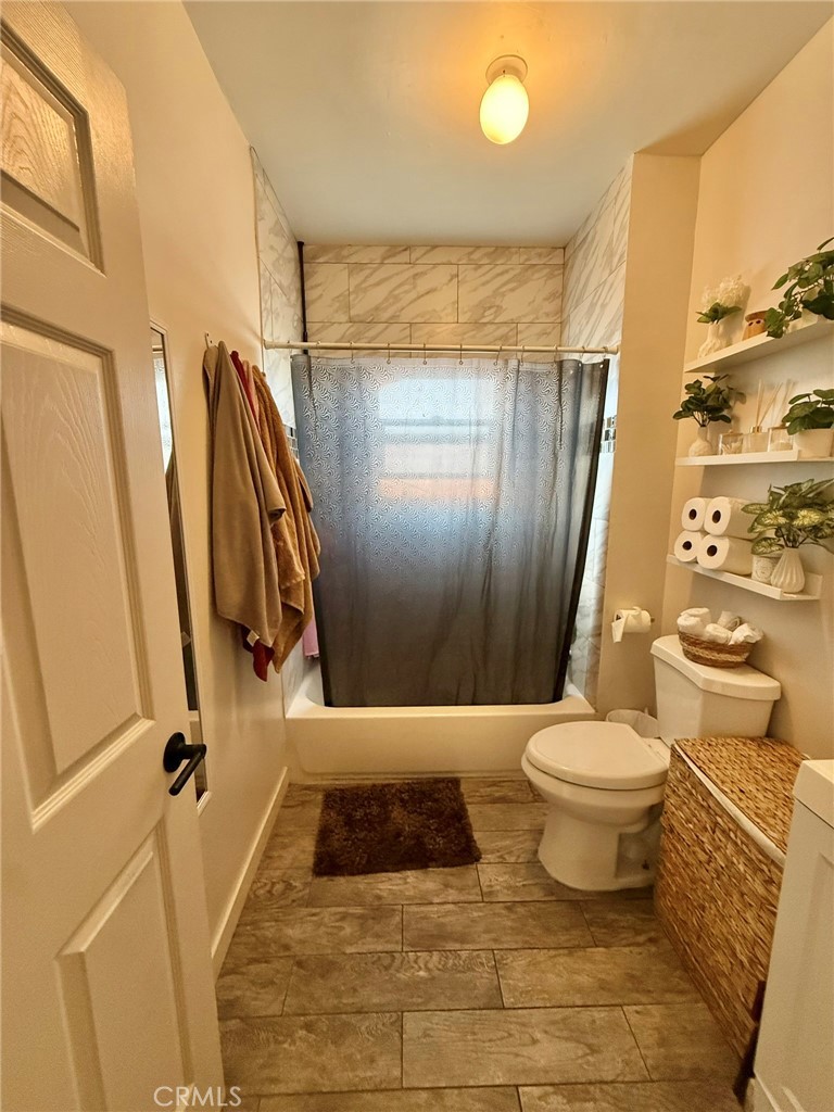 6117 S Hoover Property Photo 16
