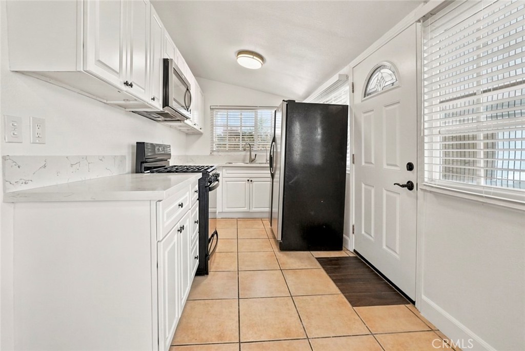 239 N Riverside Property Photo 18