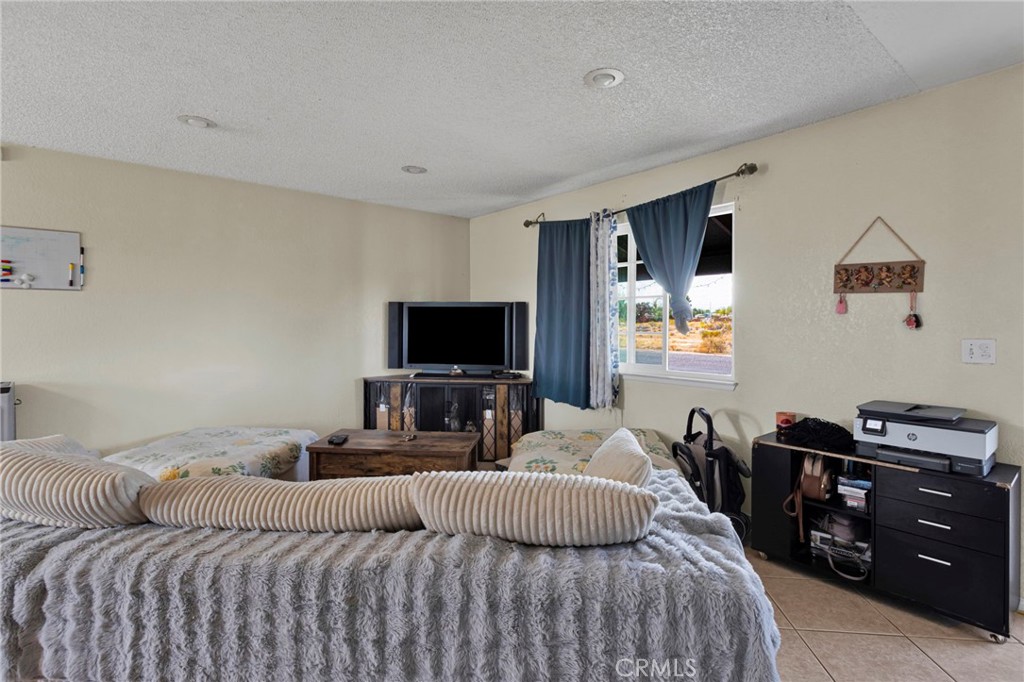 18907 Muskrat Avenue Property Photo 8