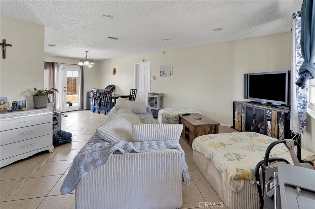 18907 Muskrat Avenue Property Photo 9