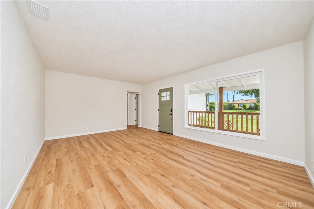 8859 Glencoe Drive Property Photo 5