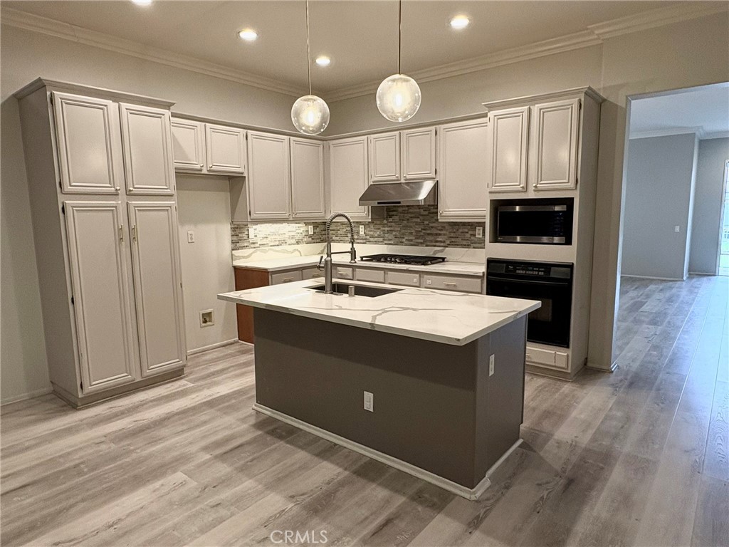 12169 Wembley Court Property Photo 7