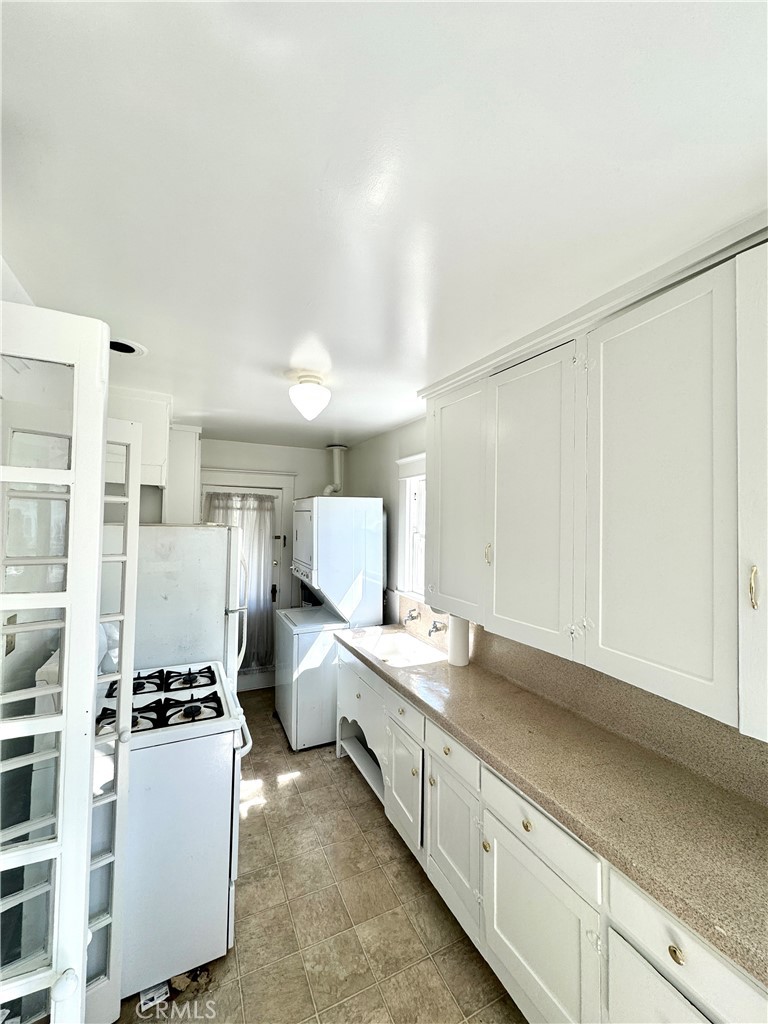 150 W 9th 1 Property Photo 4