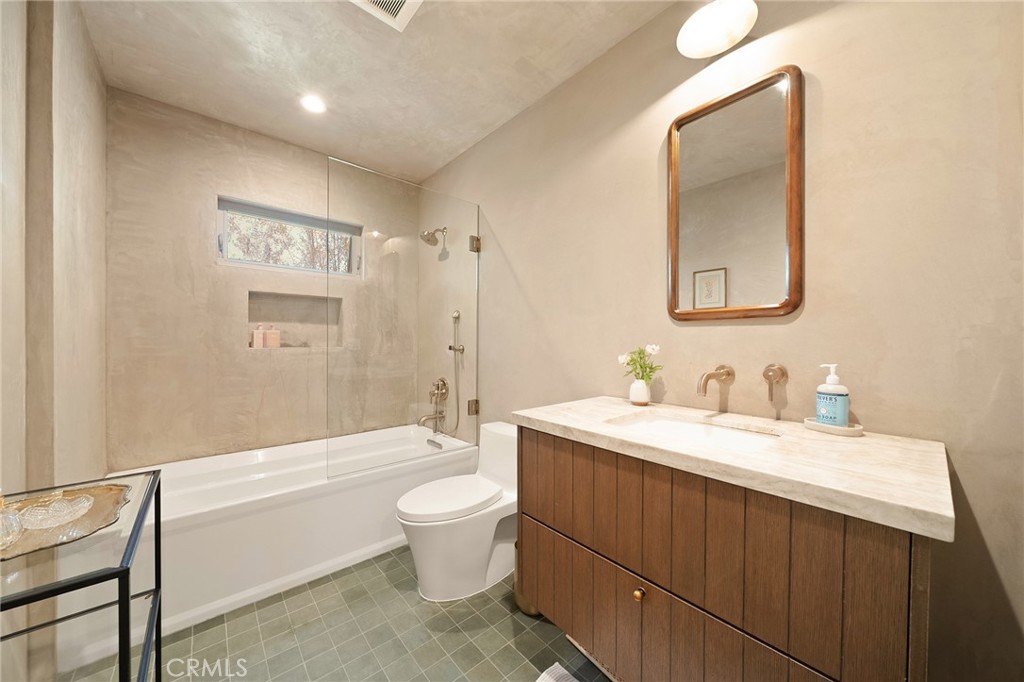 8006 Vicksburg Property Photo 17