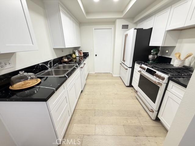 9785 Louise Way Property Photo 7