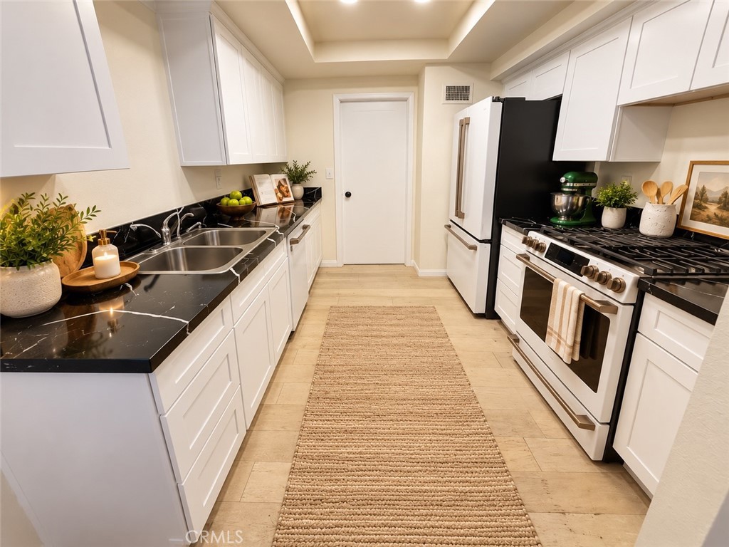 9785 Louise Way Property Photo 11