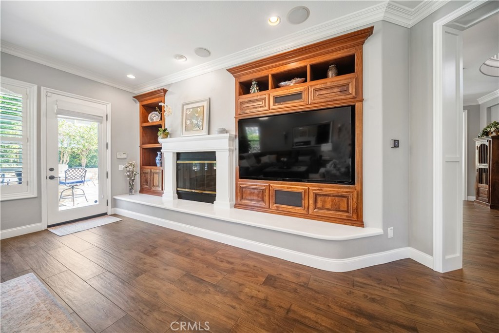 2505 Featherwood Street Property Photo 16