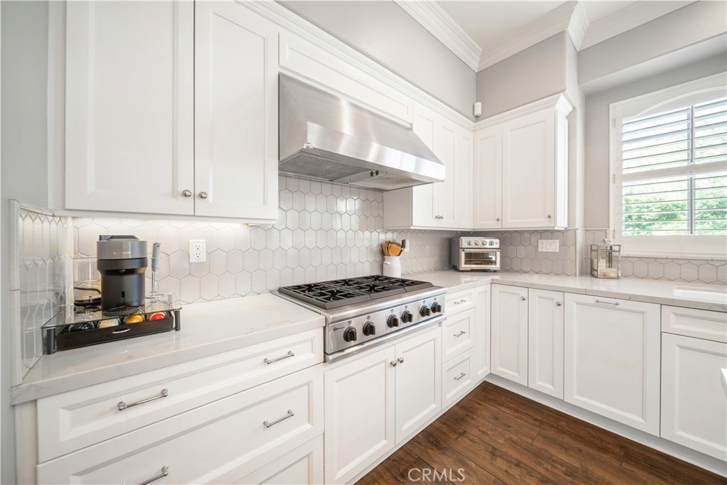 2505 Featherwood Street Property Photo 21