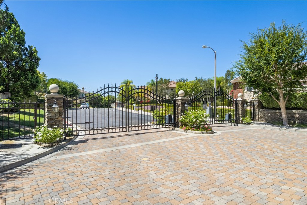 2505 Featherwood Street Property Photo 66