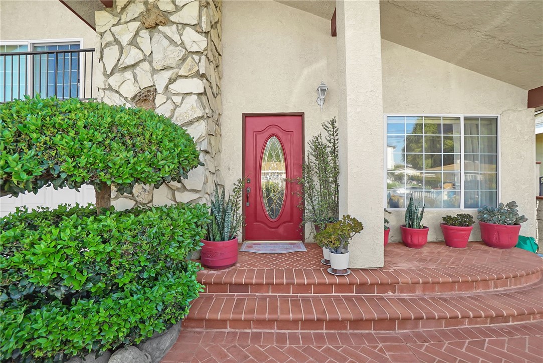 819 S Olive Avenue Property Photo 2