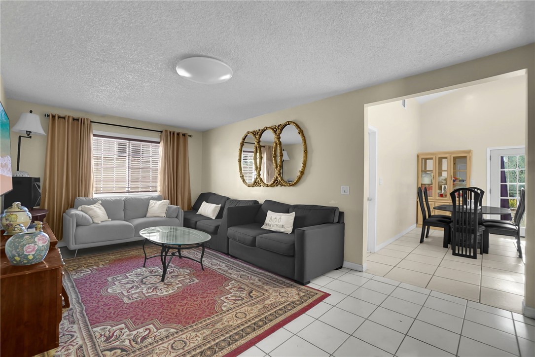 819 S Olive Avenue Property Photo 11