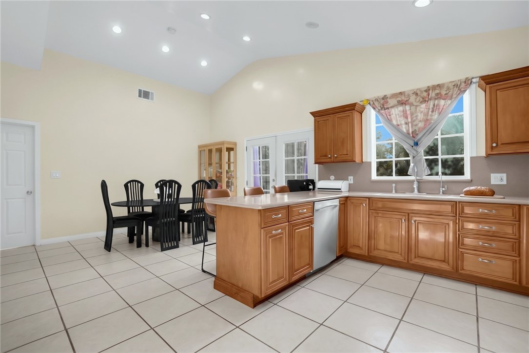 819 S Olive Avenue Property Photo 20