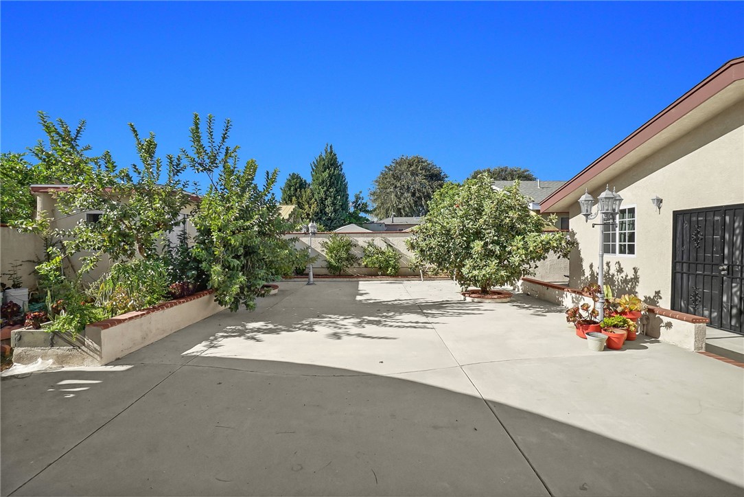 819 S Olive Avenue Property Photo 28