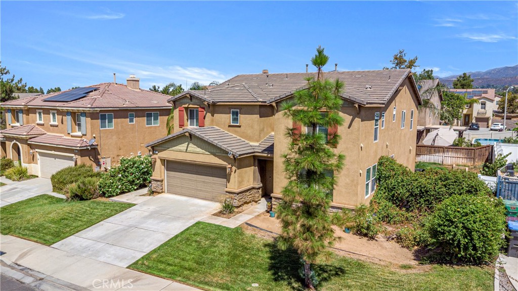 658 Winter Pine Street Property Photo 4
