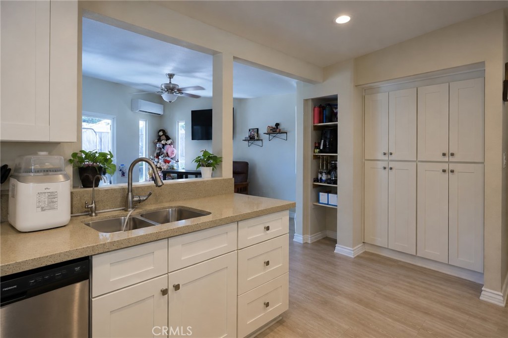 1216 San Jacinto Property Photo 11