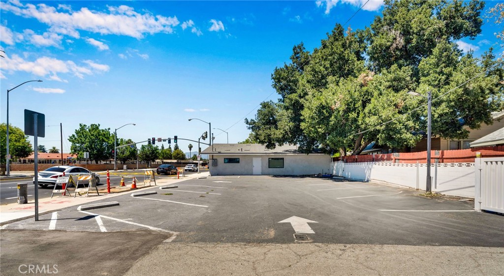 1192 N Garey Property Photo 7