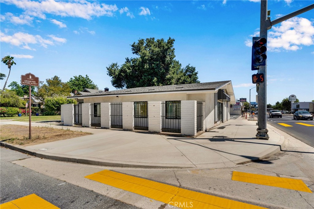1192 N Garey Property Photo 9