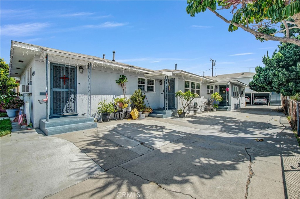 6142 Vinevale Property Photo 3