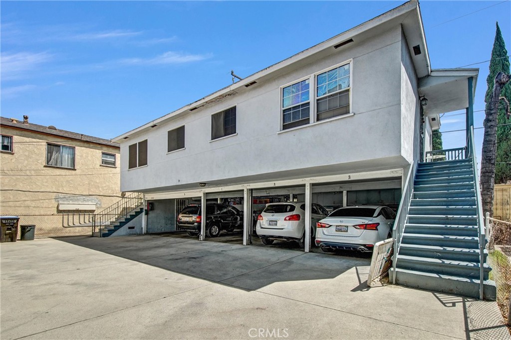 6142 Vinevale Property Photo 4