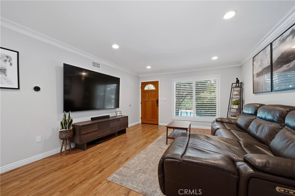 3131 Laurel Avenue 9 Property Photo 6