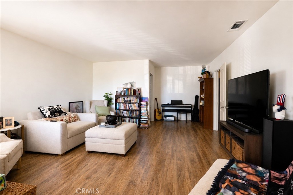 3646 Genevieve Property Photo 3