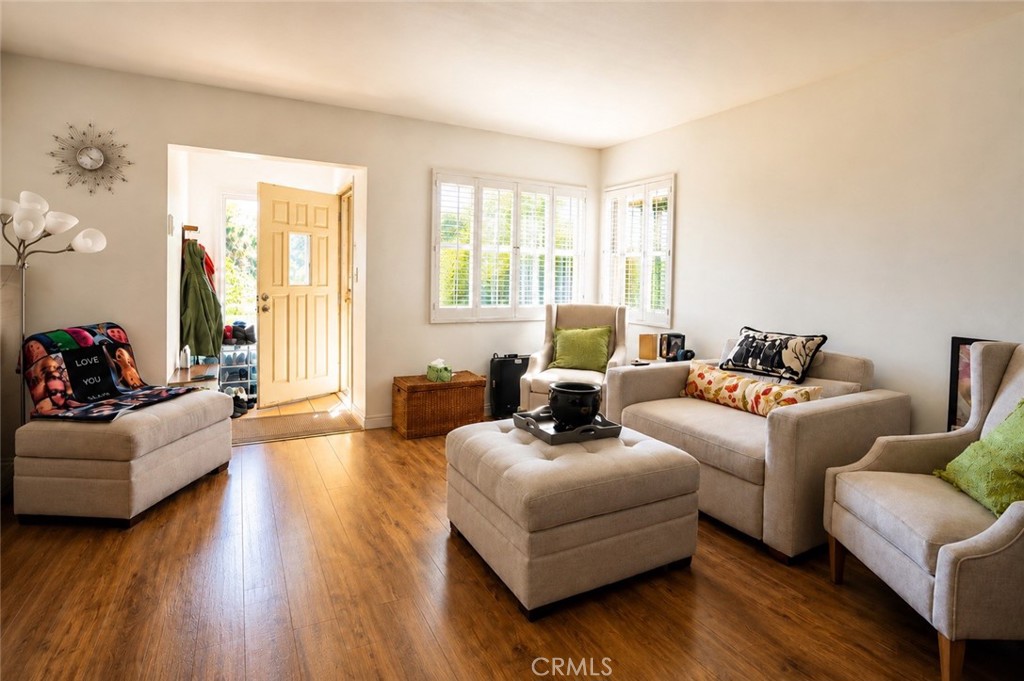 3646 Genevieve Property Photo 4