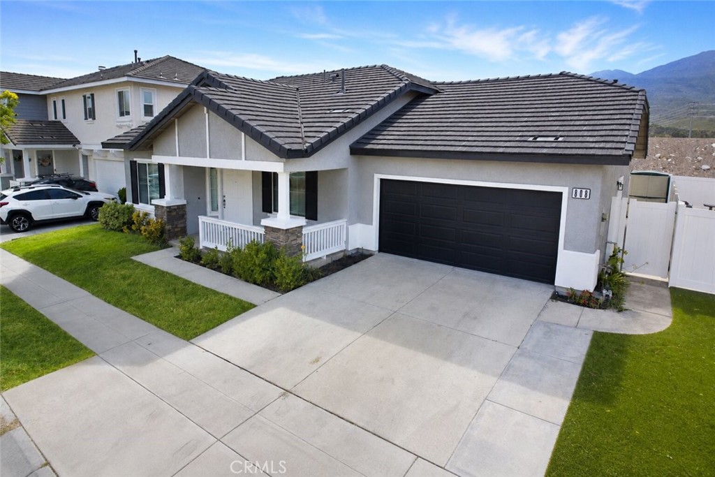 808 Hinckley Property Photo 1