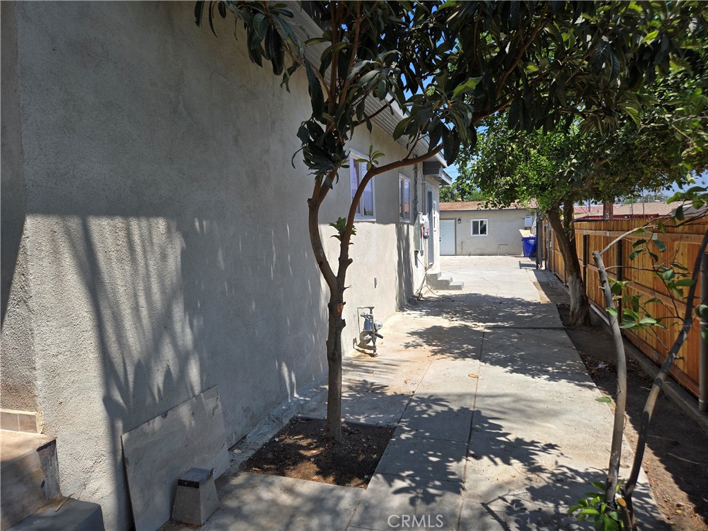 1328 Vine Property Photo 3