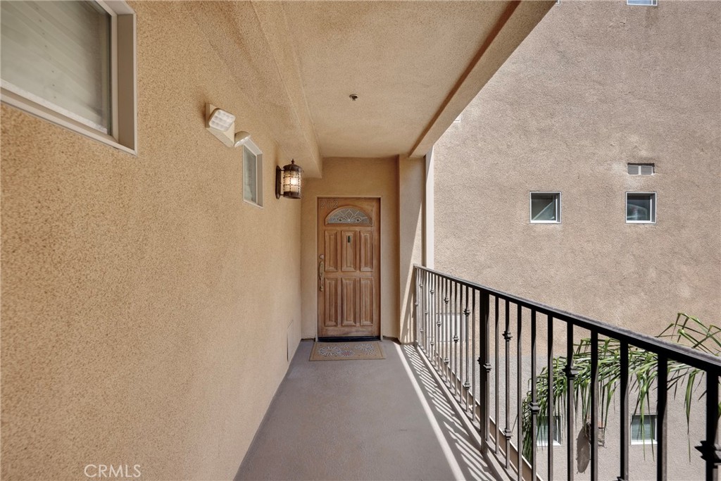 1515 Grismer 202 Property Photo 2