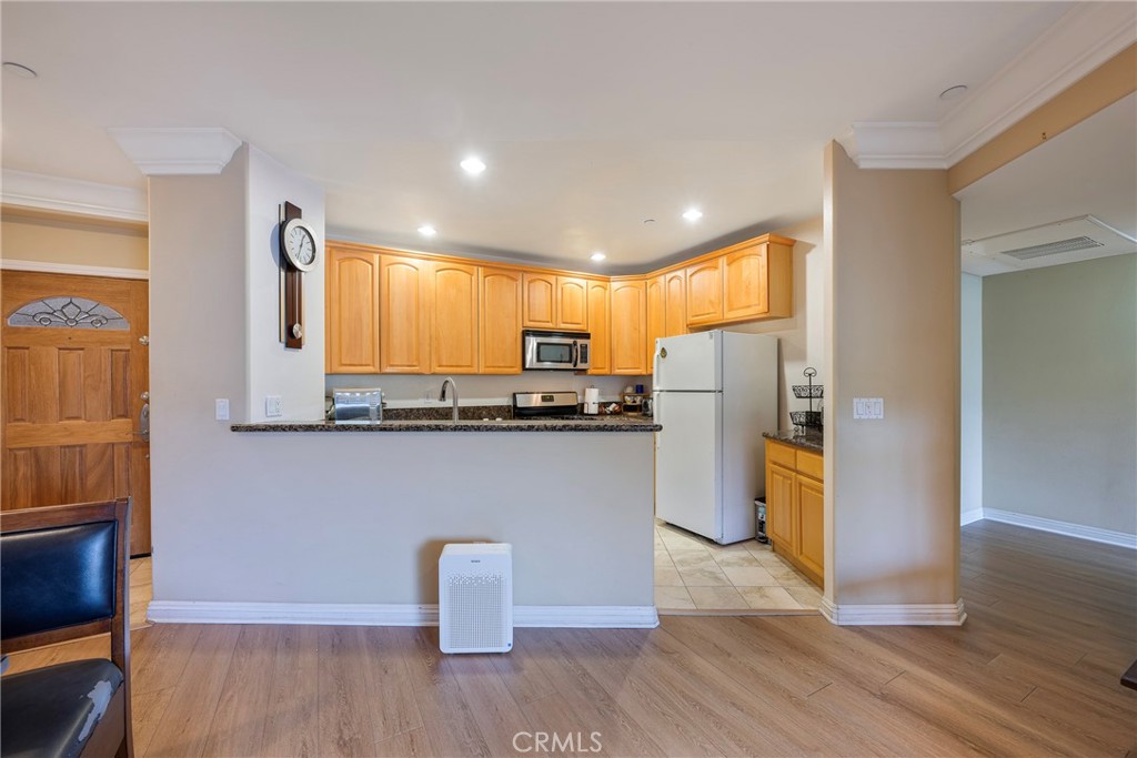 1515 Grismer 202 Property Photo 10
