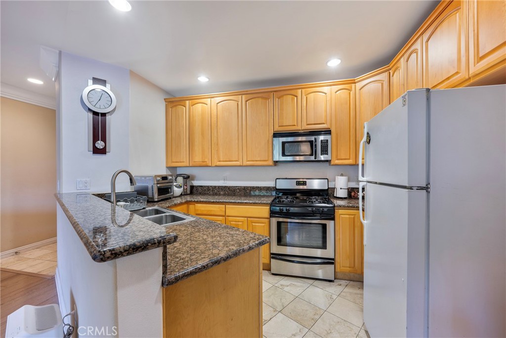 1515 Grismer 202 Property Photo 11