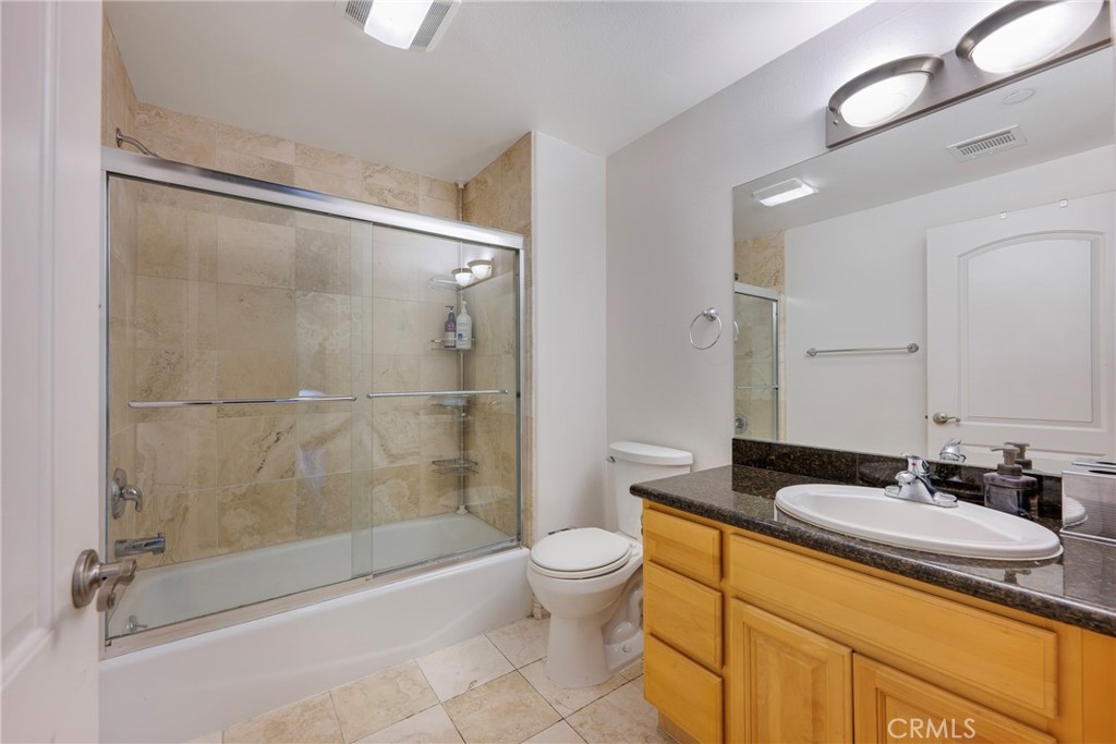 1515 Grismer 202 Property Photo 17