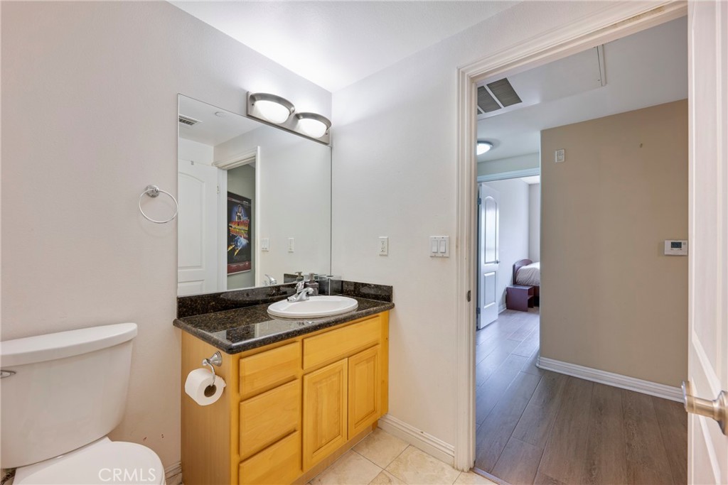 1515 Grismer 202 Property Photo 18