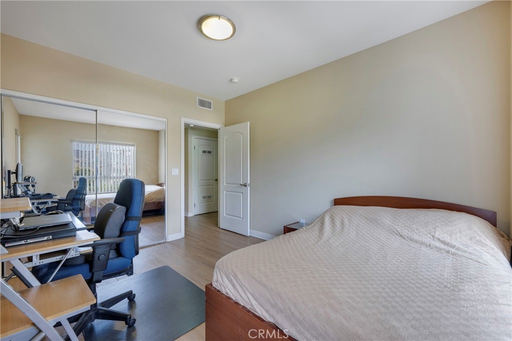 1515 Grismer 202 Property Photo 21