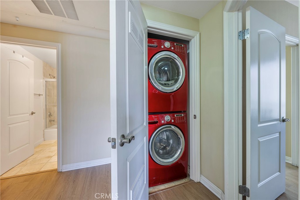 1515 Grismer 202 Property Photo 22