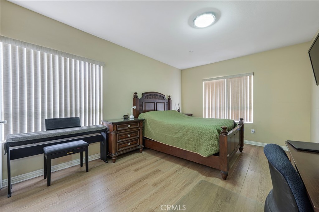 1515 Grismer 202 Property Photo 23